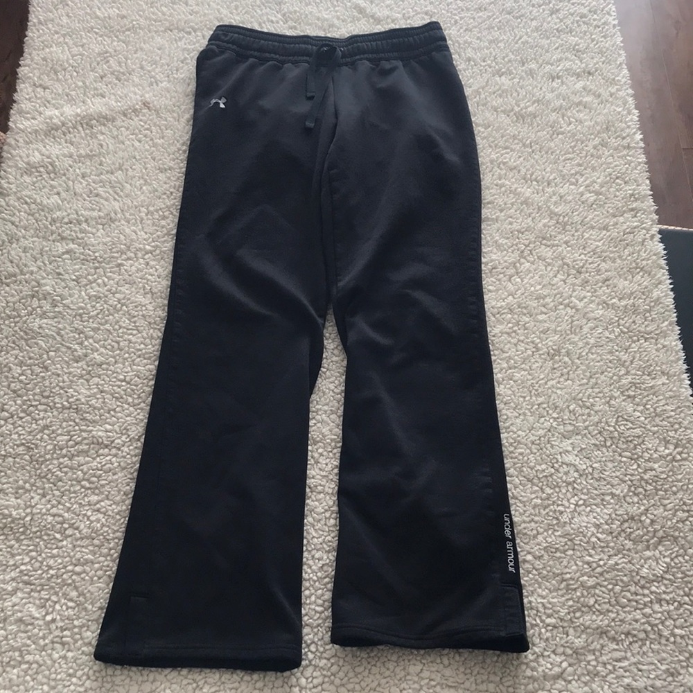 Women’s Under Armour pants. Size medium.